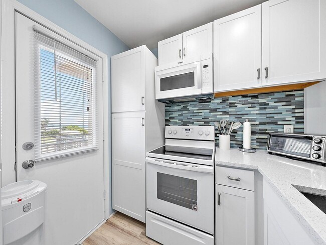 Building Photo - 3851 N Ocean Blvd