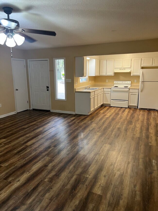 Building Photo - Beautiful 3bd/2ba home ready to rent