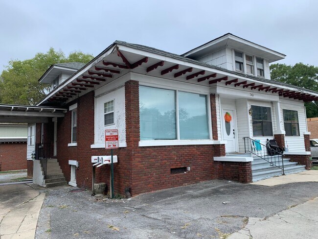 Foto del edificio - 743 Broad St NW