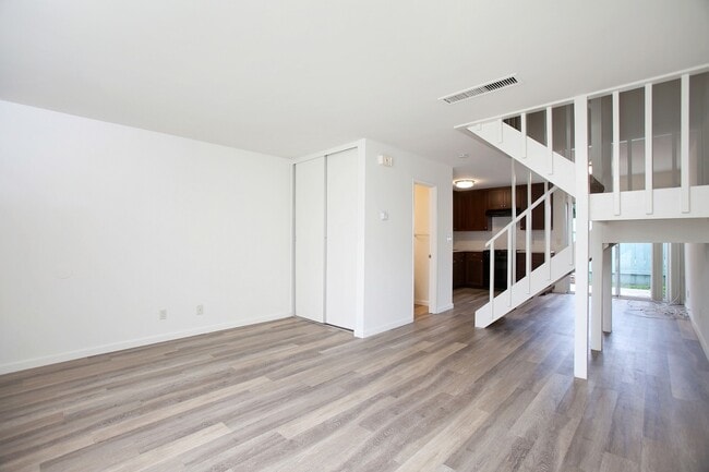 Building Photo - 5156 Dawes St
