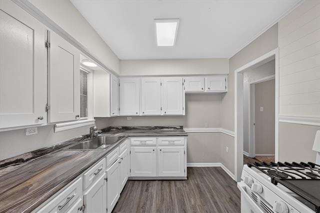 Building Photo - 208 D St
