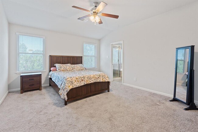 Building Photo - 307 Parkside Dr