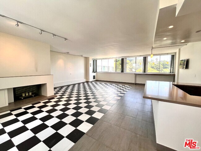 Building Photo - 17350 Sunset Blvd