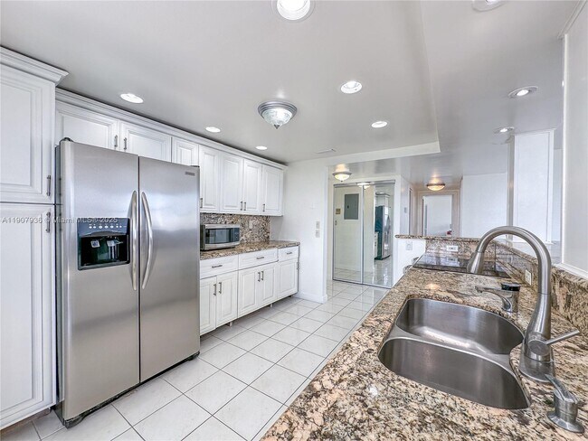 Building Photo - 800 Parkview Dr