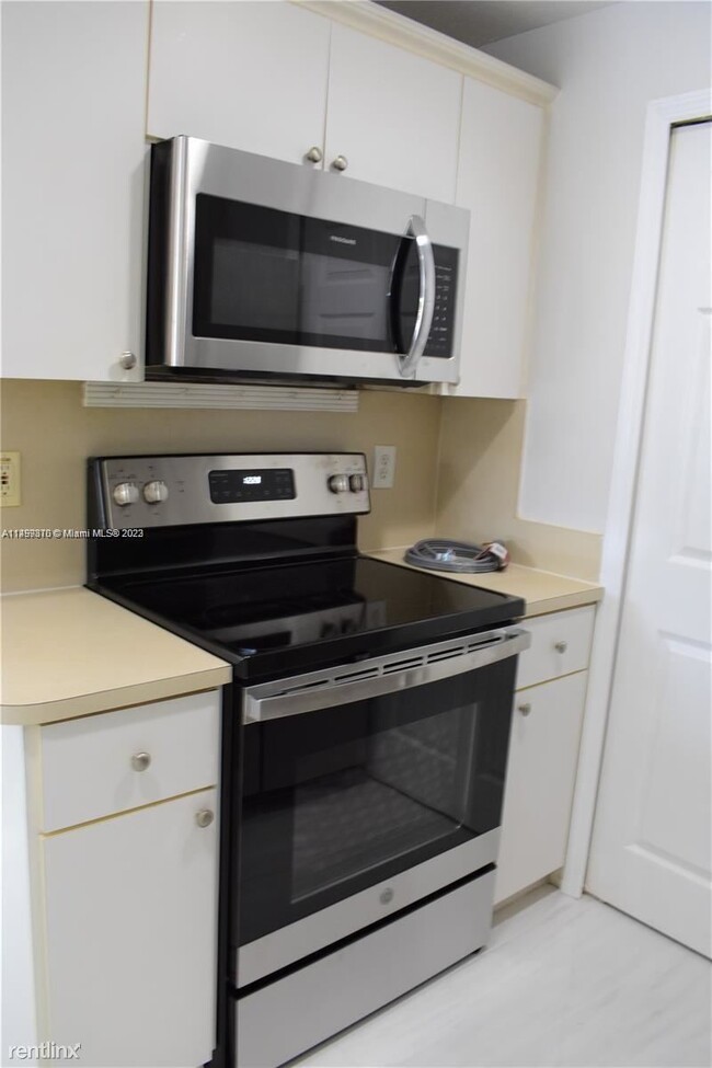 Building Photo - 3 br, 2 bath House - 6540 NW 114th Ave Apt...