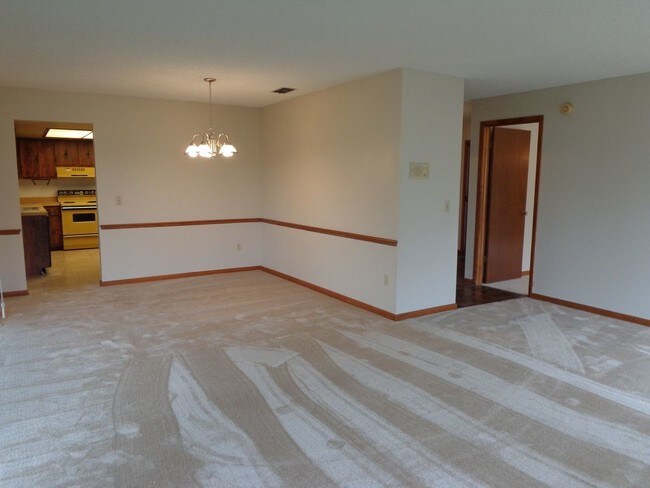 Building Photo - Pending 4/2 in Rio Pinar