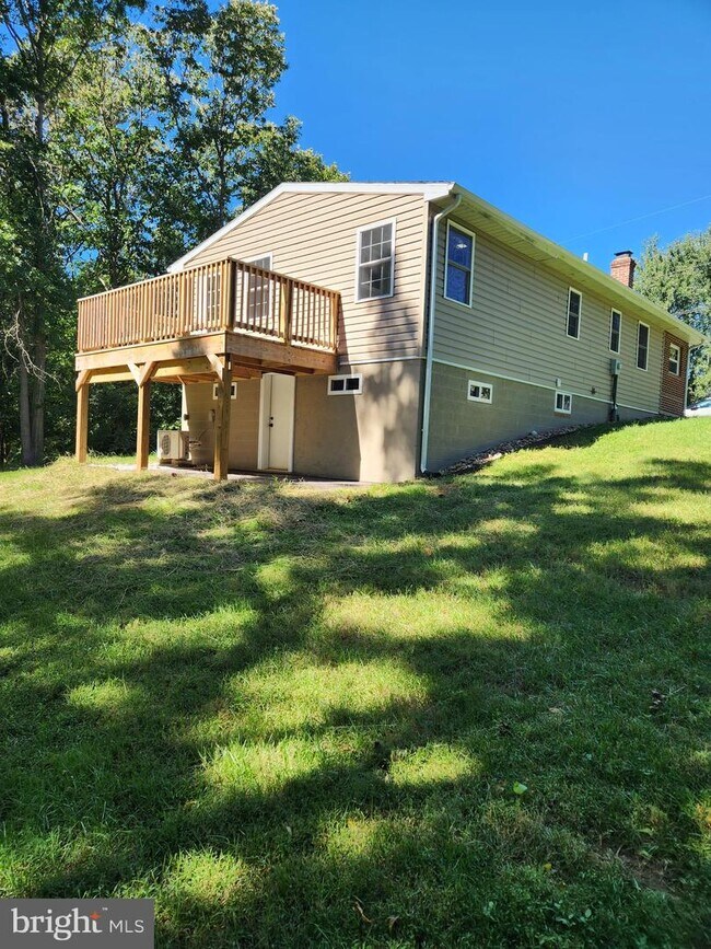 Building Photo - 1369 Avon Bend Rd