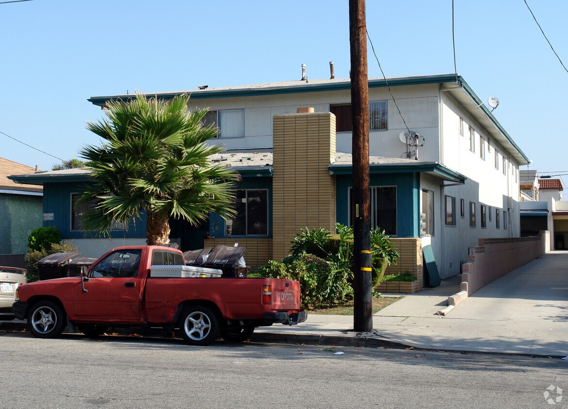 Foto del edificio - 4037 W 142nd St