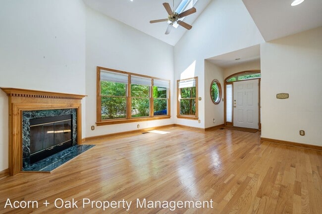 Building Photo - 2 br, 2.5 bath House - 205 Columbia Pl. W
