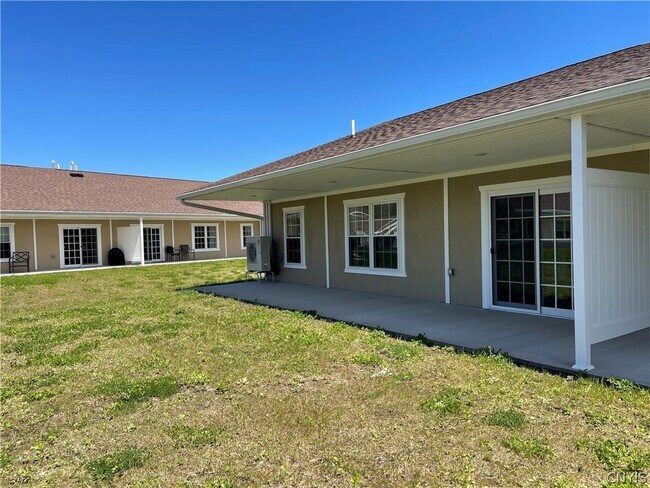 Building Photo - 5 Davian Dr