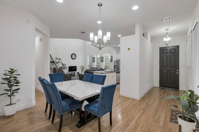 Building Photo - 2464 Castle Ridge Dr