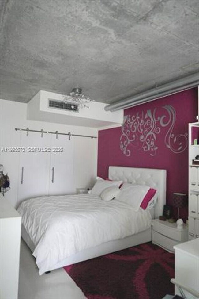 Foto del edificio - 690 SW 1st Ct