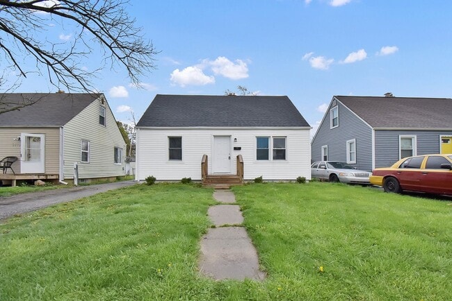 Building Photo - 2566 Atwood Terrace
