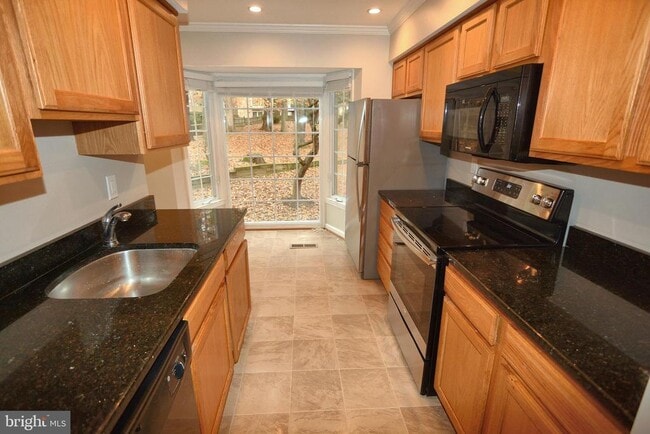 Building Photo - 1666 Albermarle Dr