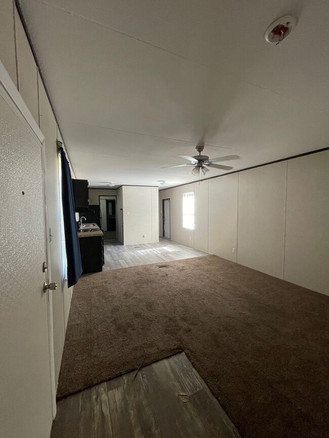Building Photo - Three Bed Two Bath Blanchard Home
