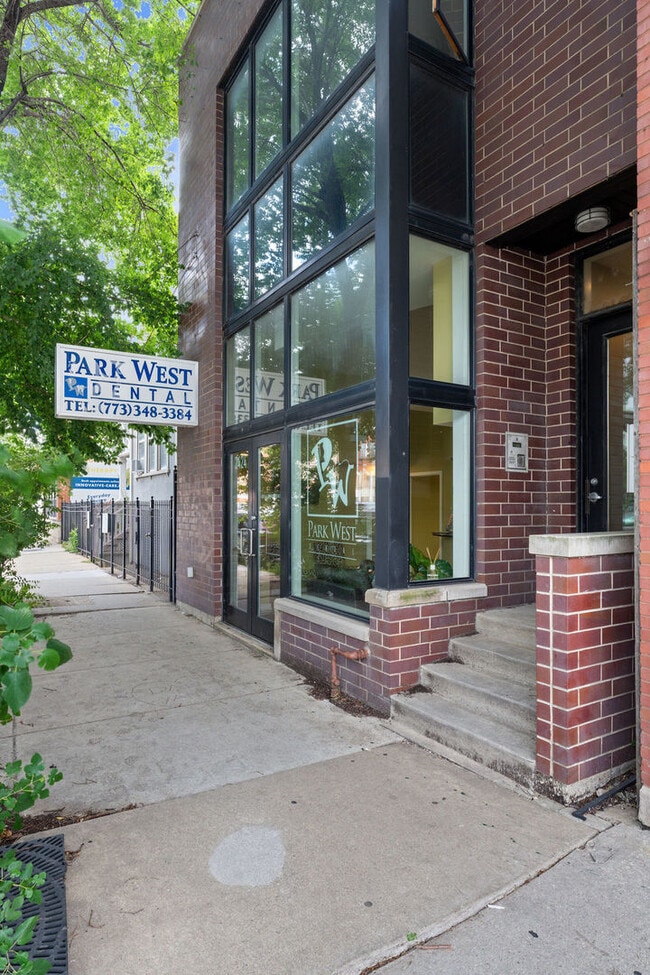 Building Photo - 2424 N Ashland Ave