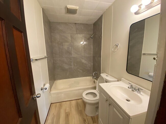 Foto del edificio - Newly Rehabbed 2 bed in Country Club Hills