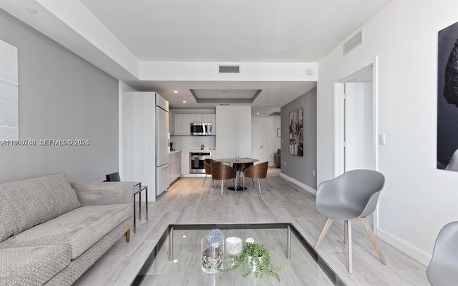 Foto del edificio - 45 SW 9th St