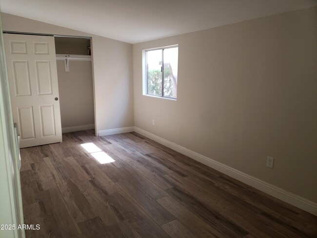 Building Photo - 1115 N 84th Pl