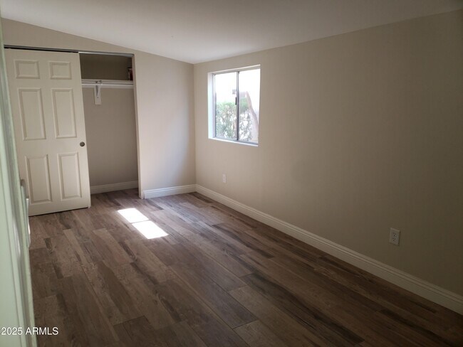 Foto del edificio - 1115 N 84th Pl