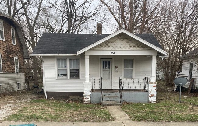 Building Photo - 1751 E Johns Ave