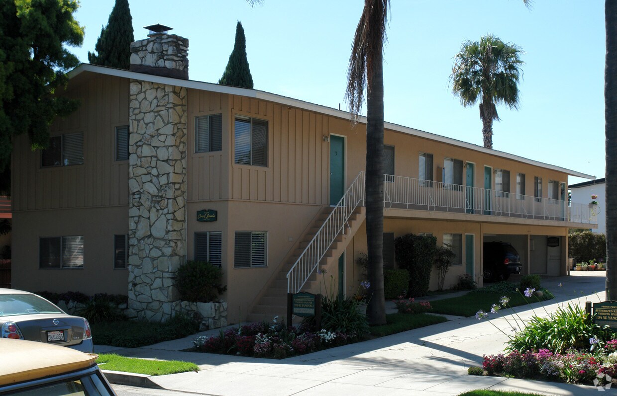 204206 W Yanonali St, Santa Barbara, CA 93101 Apartments in Santa