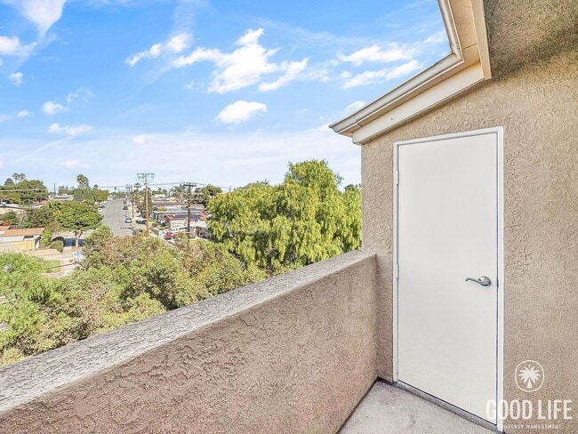 Building Photo - Perfect 1B/1BA w/ Balcony, Reserved Parkin...