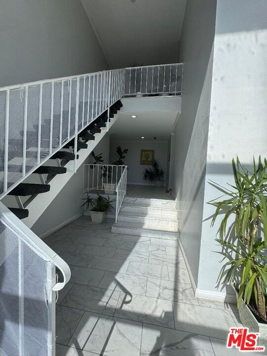 Foto del edificio - 12205 Gorham Ave