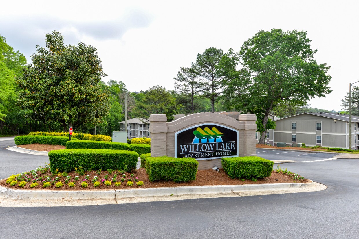 Willow Lake Apartment Homes Rentals Stone Mountain, GA