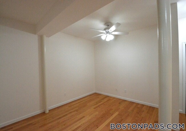 Foto del edificio - 58 Westland Ave