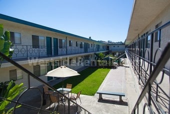 NA - 26004 Narbonne Ave