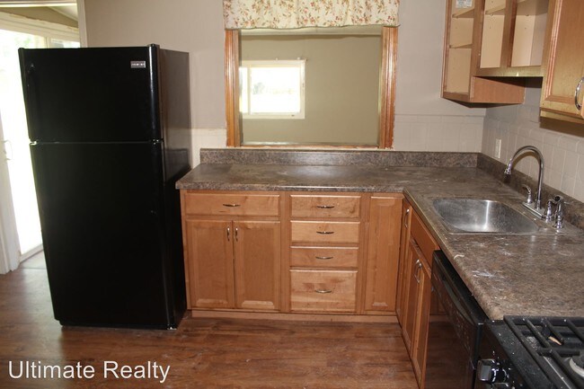 Building Photo - 646 Bagnell Dr