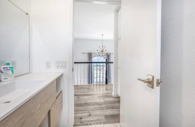 Foto del edificio - 2481 S Bundy Dr