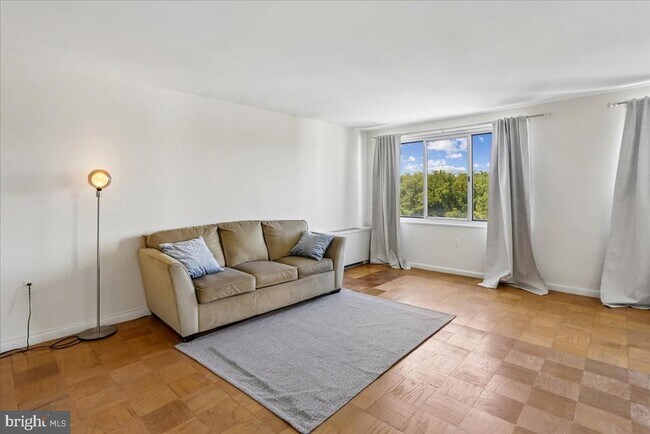 Foto del edificio - 10201 Grosvenor Pl