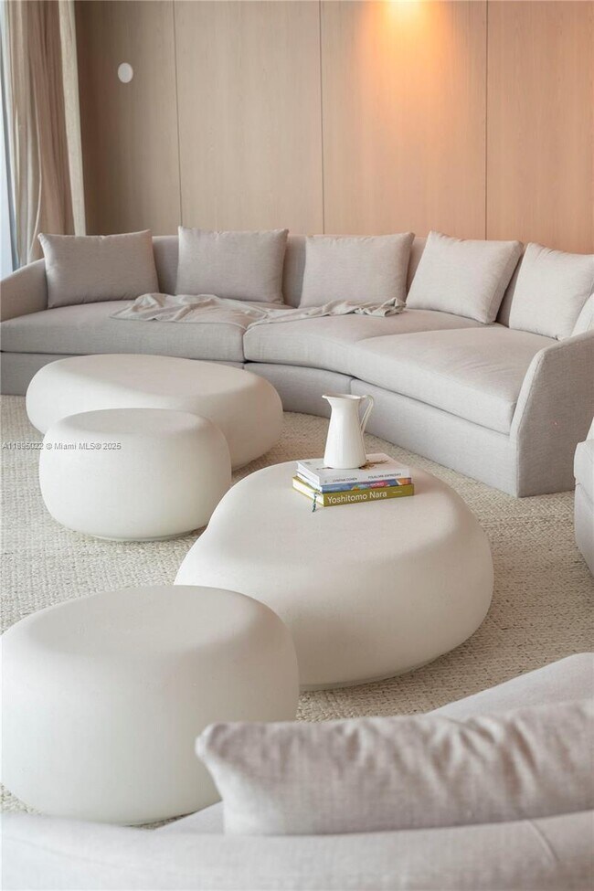 Foto del edificio - 5959 Collins Ave