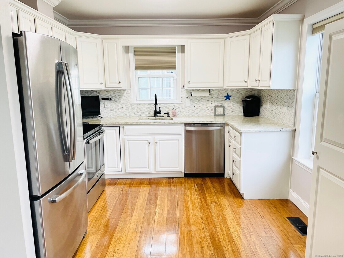 Primary Photo - 136 W Cedar St
