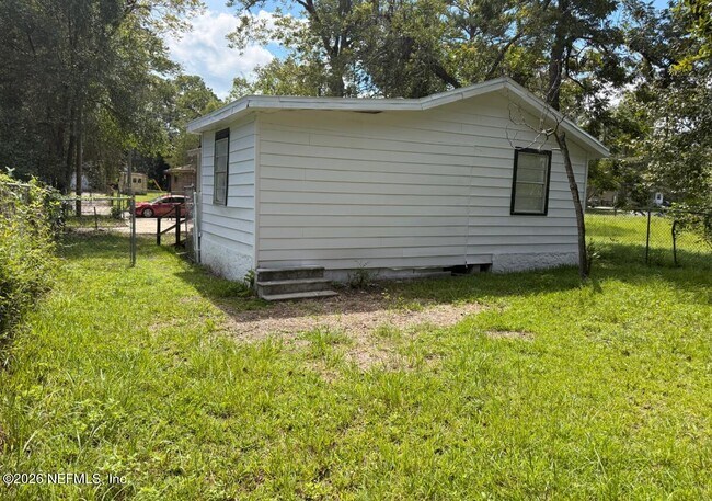 Building Photo - 1755 W 30th St