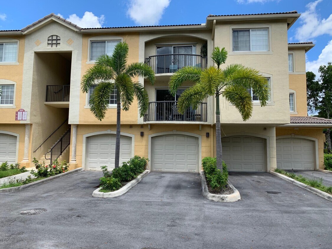 Foto principal - 50 Crestwood Ct N