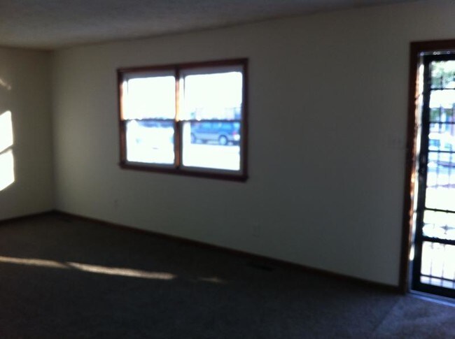Building Photo - 102 Woodlawn Ct