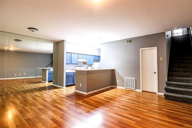 Building Photo - 7258 Regency Square Blvd