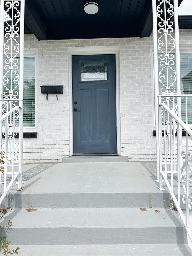 Building Photo - 434 Alta View Dr