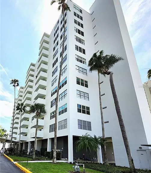 Foto del edificio - 2401 Bayshore Blvd