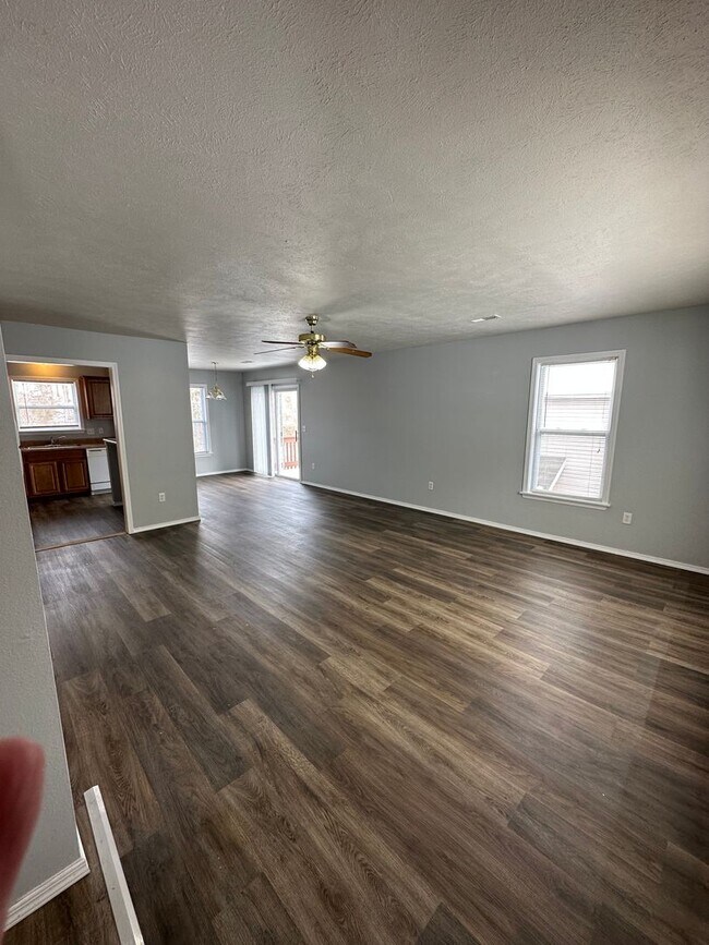 Building Photo - 1205 Westwood Dr