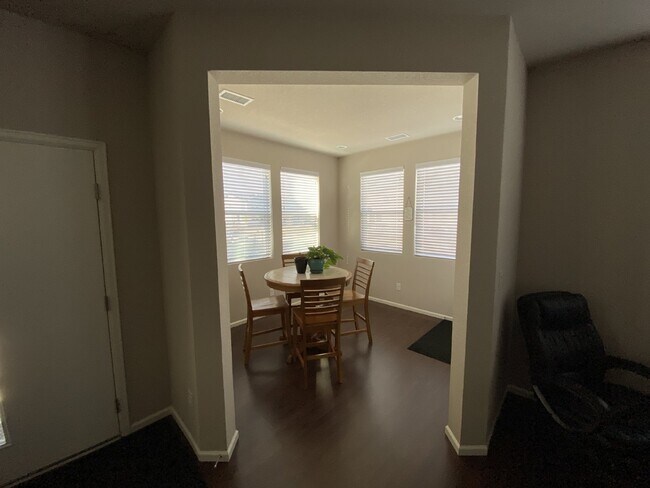 Building Photo - Wonderful Townhome in the Avion at Denver ...