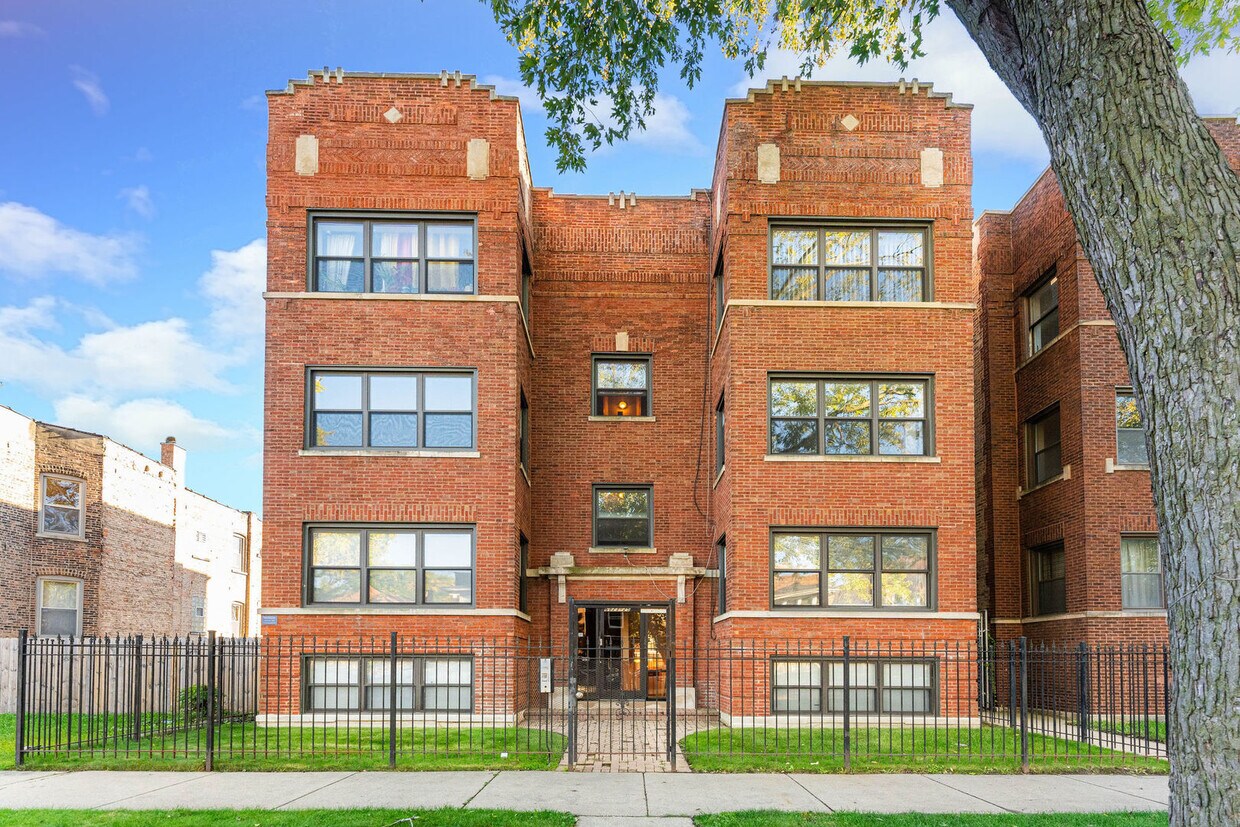 6825 S Harper Ave, Chicago, IL 60637 House Rental in Chicago, IL