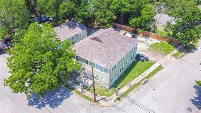 Building Photo - 4615 Schroeder St