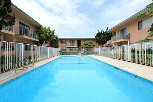 Piscina - Camelot Apartments