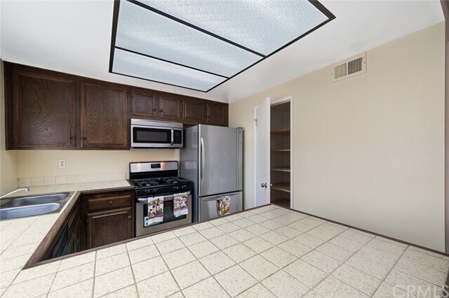 Building Photo - 9574 Karmont Ave