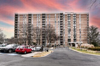 Building Photo - 2300 Pimmit Dr