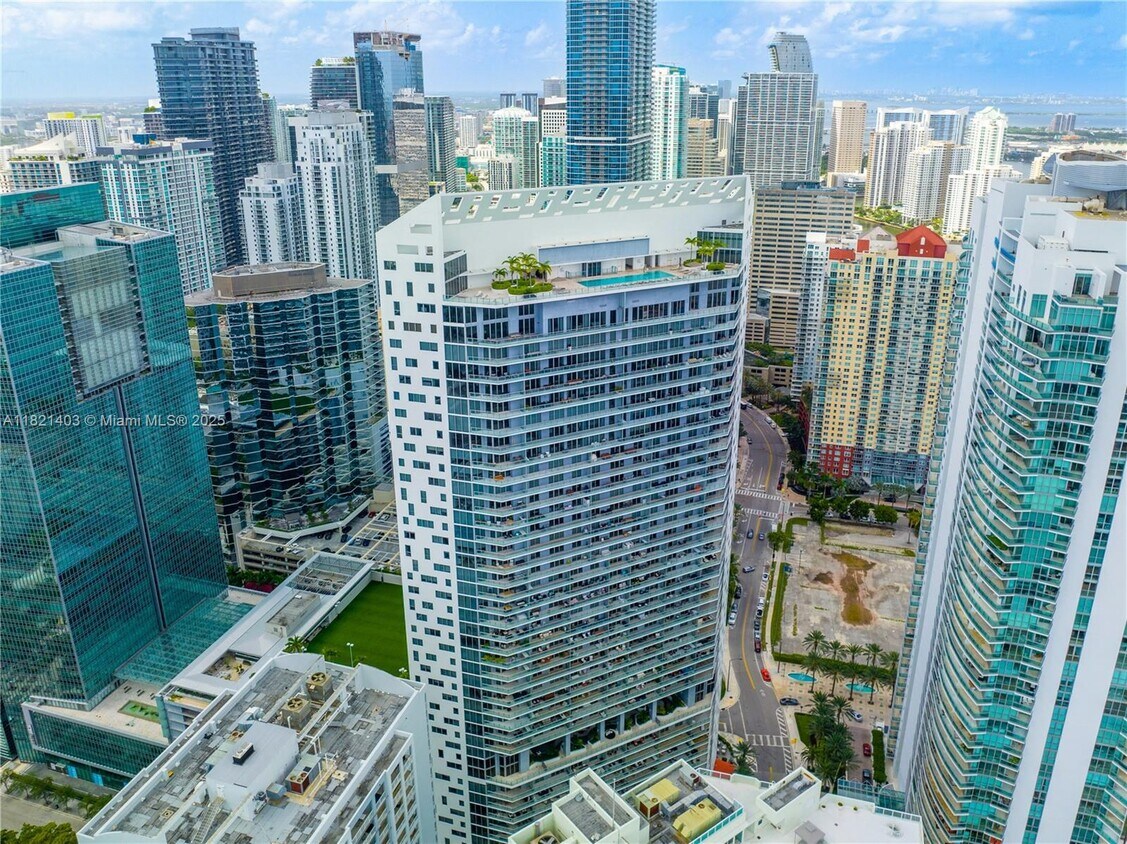 Foto principal - 1300 Brickell Bay Dr
